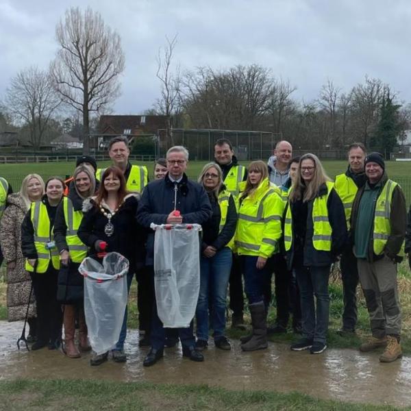 The Mayor of Surrey Heath Cllr Helen Whitcroft, Members of Chobham Parish Council, local school children, Keep Britain Tidy volunteers, SHBC Officers and staff from our partner organisations, Accent, Joint Waste Solutions and Amey, and Michael Gove, Member of Parliament for Surrey Heath and Secretary of State for Levelling Up, Housing and Communities outside in their litter picking uniforms