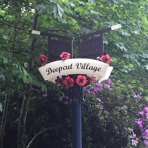 Deepcut Village sign