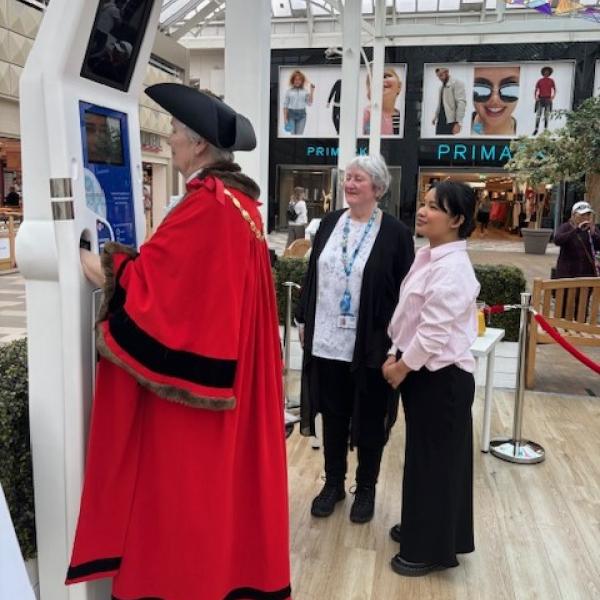 Mayor using health kiosk